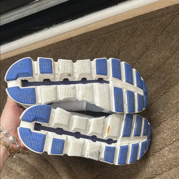 On cloud sneakers - Picture 4 of 6